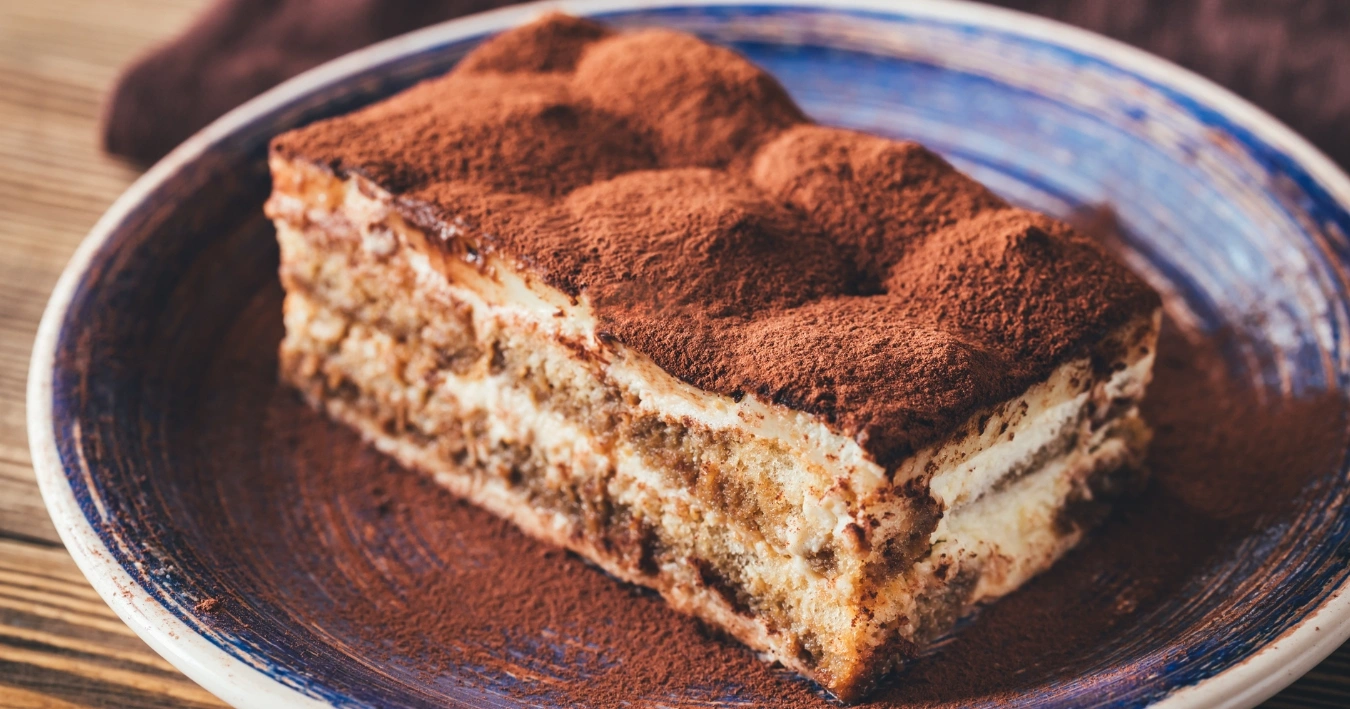 Tiramisu Rezept – Ein klassisches italienisches Dessert mit Mascarpone, Kaffee und Kakaopulver.