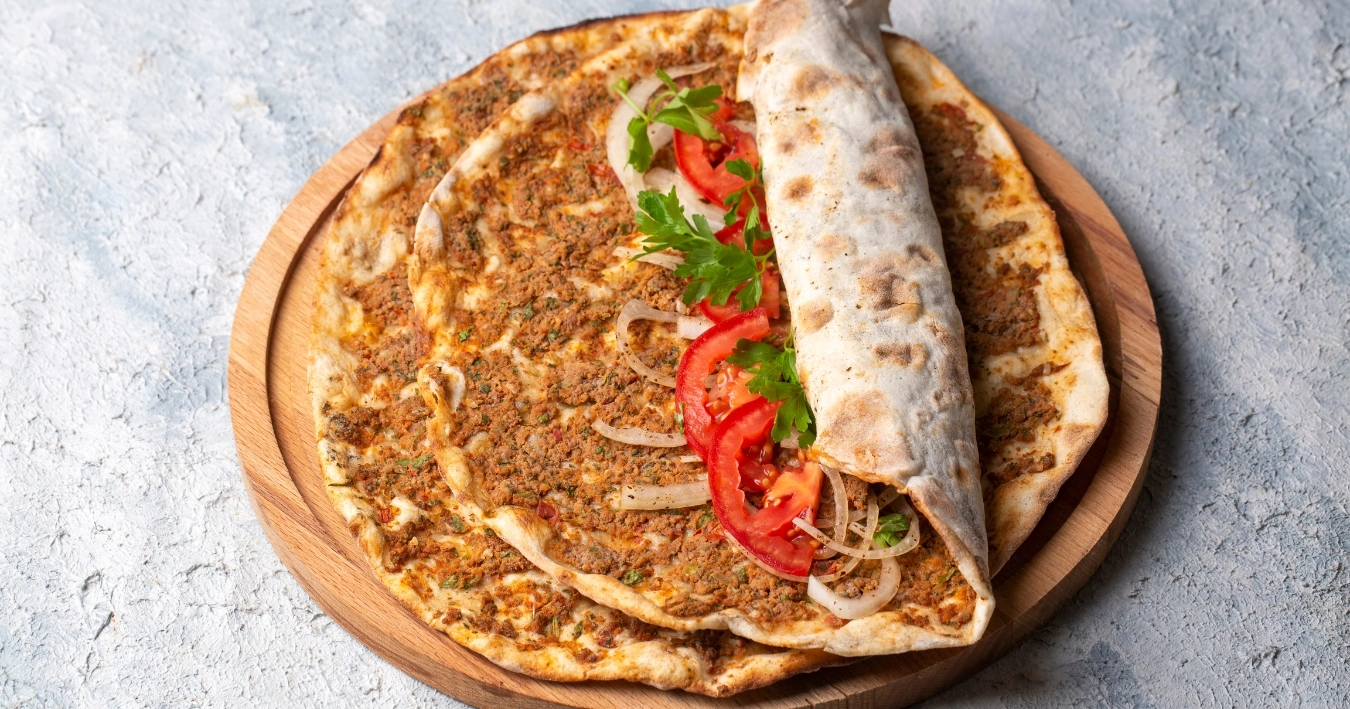 Lahmacun Rezept – Ein traditionelles türkisches Fladenbrot mit würziger Hackfleischfüllung