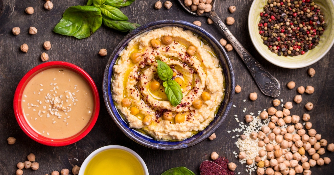 Hummus Rezept – Cremiger und hausgemachter Kichererbsen-Dip mit Tahini, perfekt als gesunde Beilage oder Aufstrich