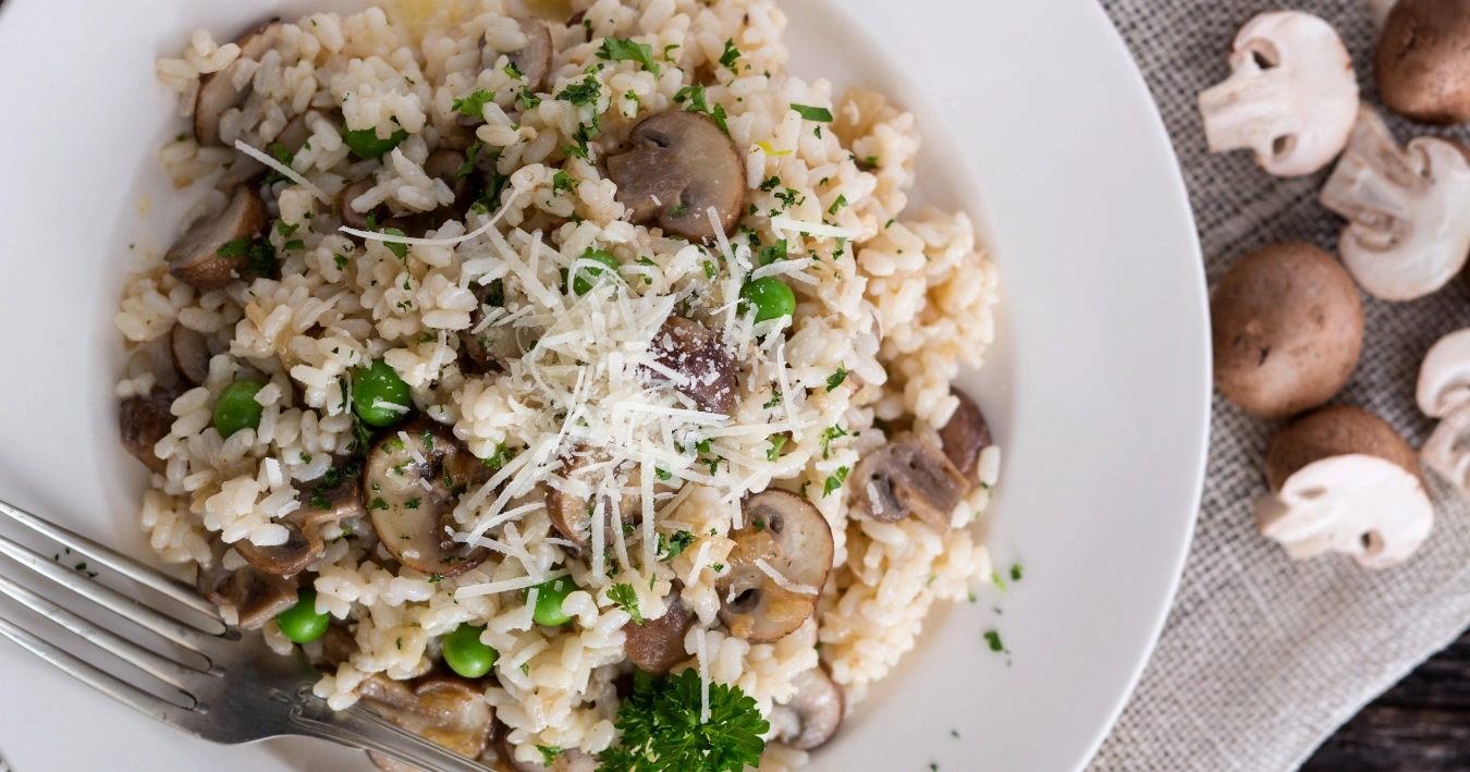 Risotto Rezept – Cremiges italienisches Reisgericht mit Parmesan und feinen Gewürzen.